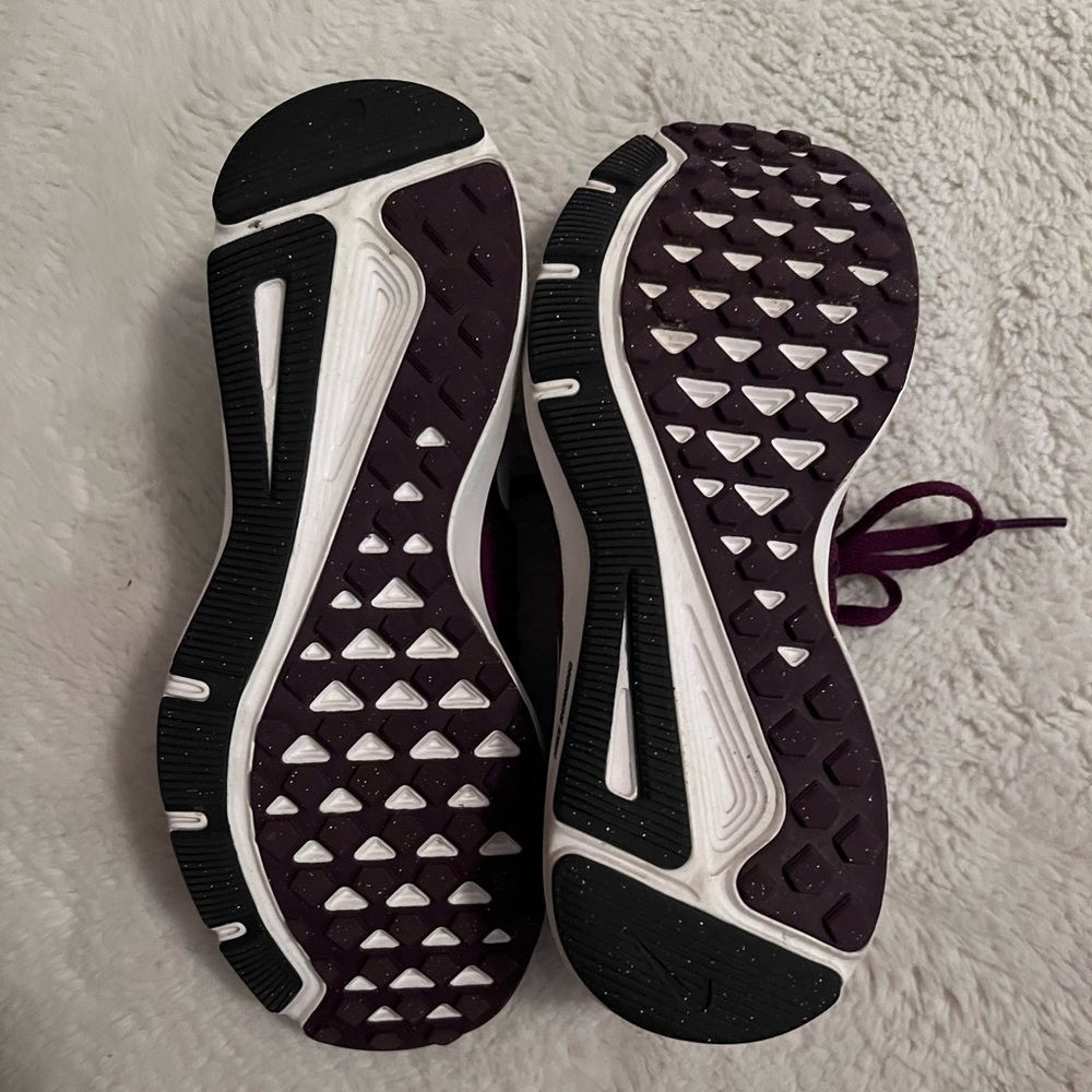 Nike shoes - Picture 2 of 4